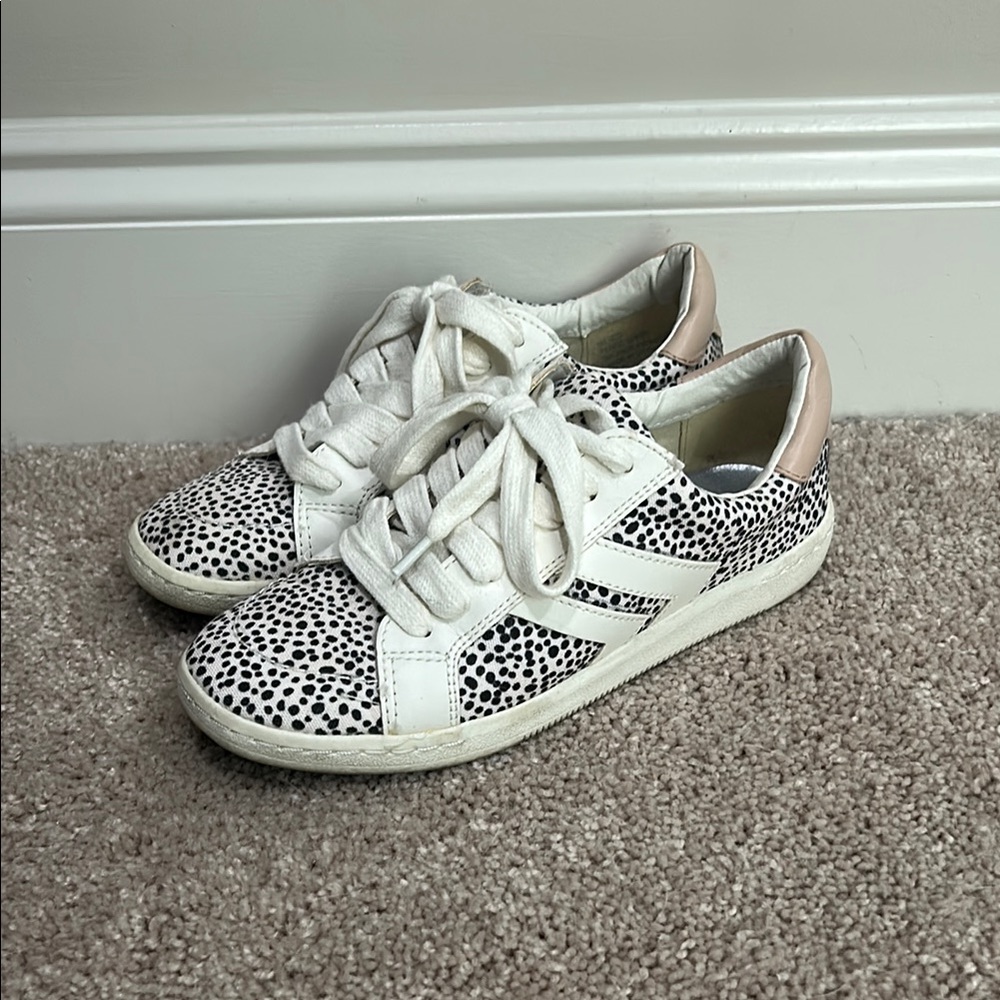 Dolce vita leopard spot sneakers